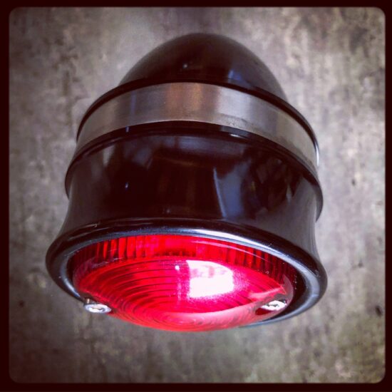 feu-bobber-custom feu-arrière-custom-noir