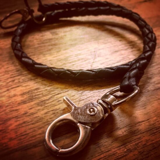 Lanière-tressée-cuir-portefeuille Lanière-cuir-tressée-hold-fast