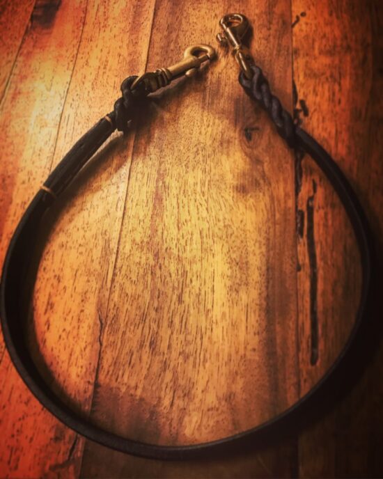 laisse-cuir-tressée-portefeuille laisse-cuir-tressée-portefeuille