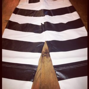 woman-motorcycle-leather-trouser-prisoner-striped-jail-hold-fast-mapa-confortable