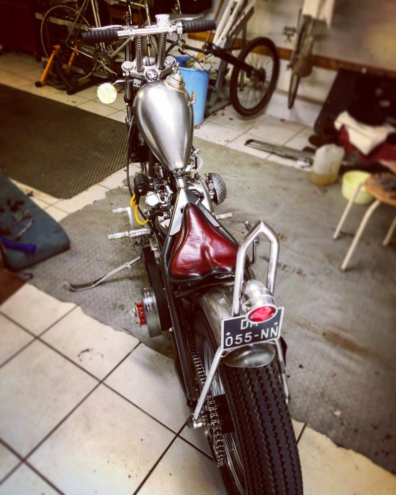 Feu arrière à montage latéral de moto avec support de support de plaque  d'immatriculation pour Harley Sportsters Bobber Chopper Feu stop arrière
