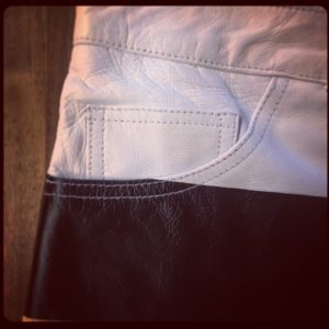 pantalon-rayé-noir-et-blanc-hold-fast