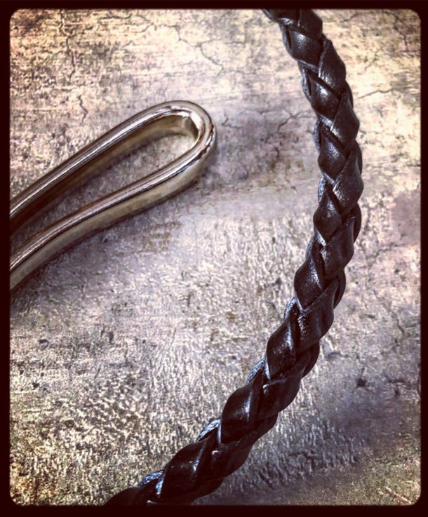 lanière-tressée-biker lanière-tressée-portefeuille