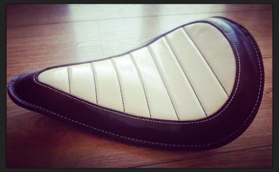 selle-cuir-blanche-harley selle-solo-cuir-bobber