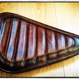 selle-cuir-vintage-custom-Tuck'n-roll