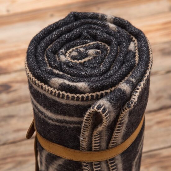 Pike-Brothers-couverture-confortable-pure-laine-moto-faded-black-harley-colorée Pike-Brothers-couverture-confortable-pure-laine-moto-faded-black-harley-colorée