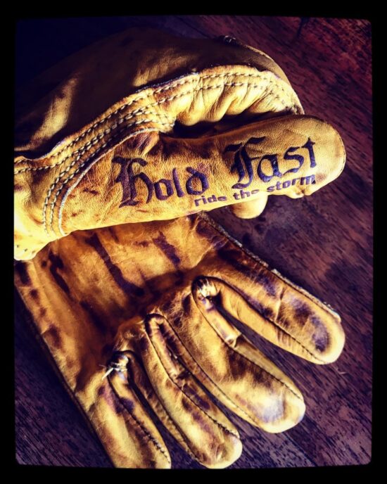 gants-cuir-pilote-aviateur-hold-fast-vintage-motostuka-old-school rider-gloves-yellow-holdfast
