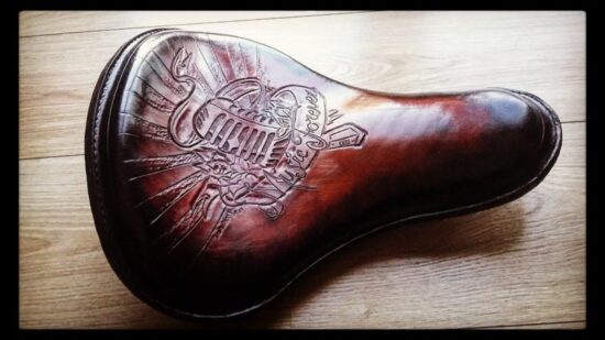 selle-harley-cuir-bobber selle-cuir-marron-softail