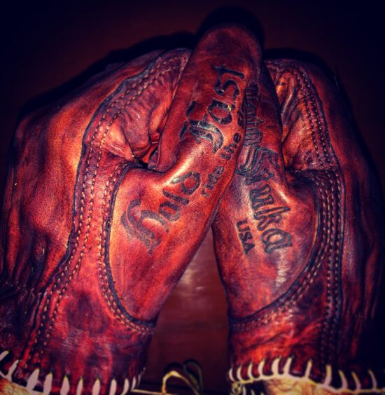 red-gloves-motostuka-holdfast red-gloves-motostuka-holdfast