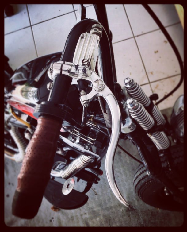 levier-kustom-tech-deluxe (2) maitre-cylindre-frein-k-tech