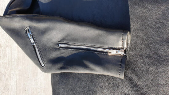 Blouson-Cuir-biker-moto-ROADSTER-CLASSIC-HoldFast-manche-coude-detail Blouson-Cuir-biker-moto-ROADSTER-CLASSIC-HoldFast-manche-coude-detail