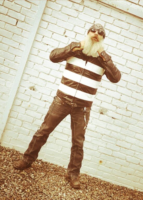 Gilet-cuir-prisonnier-holdfast-cut (12) Gilet-cuir-prisonnier-holdfast-cut