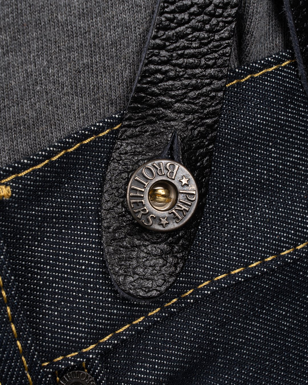 Bretelles larges bleues Pike Brothers 1937 Heavy Duty Bouton de bretelles gravé Pike Brothers sur cuir noir graine