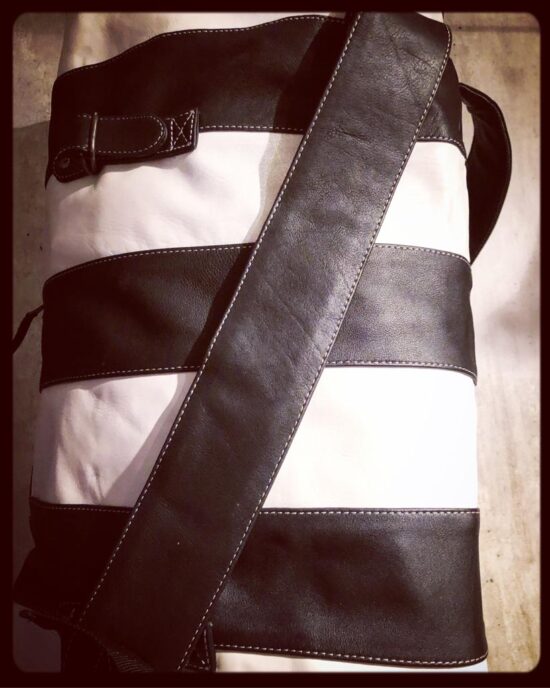 Sac-cuir-vintage-moto-Sissi-bar-pleine-fleur CAYENNE-1946-HOLDFAST (9) Sac-cuir-vintage-moto-Sissi-bar-pleine-fleur CAYENNE-1946-HOLDFAST