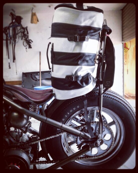 Sac-moto-Sissi-bar-cuir-pleine-fleur CAYENNE-1946-HOLDFAST (13) Sac-moto-Sissi-bar-cuir-pleine-fleur CAYENNE-1946-HOLDFAST (13)