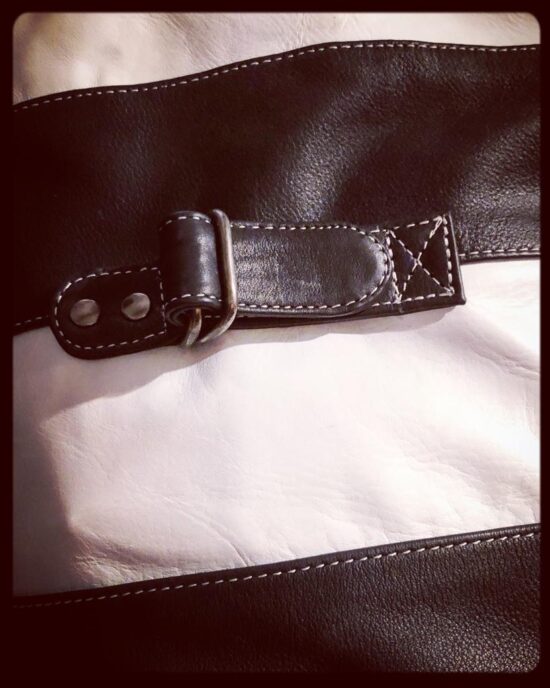 Sac-moto-Sissi-bar-cuir-pleine-fleur CAYENNE-1946-HOLDFAST (4) Sac-moto-Sissi-bar-cuir-pleine-fleur CAYENNE-1946-HOLDFAST