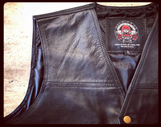 Gilet Cuir V Cut 1932 Hold Fast (1) Gilet-Cuir-biker-V Cut 1932-Hold Fast-detail