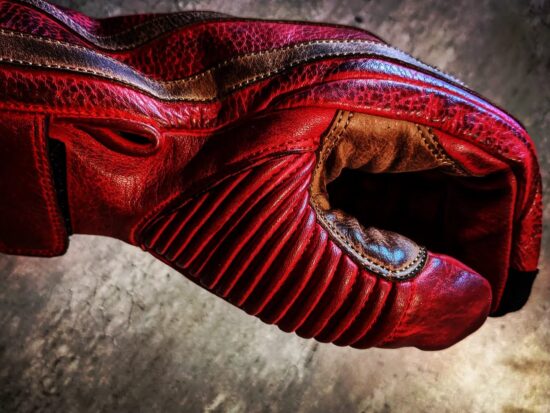 Gants-hold fast-le mans-rouge-biker-old-school-vintage-pouce-cote Gants-hold fast-le mans-rouge-biker-old-school-vintage-pouce-cote