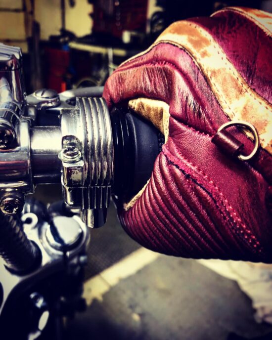 Gants-moto-vintage-Cuir-Rouge-1971- -Le Mans-holdfast-school-of-cool (24) Gants-hold-fast-le-mans