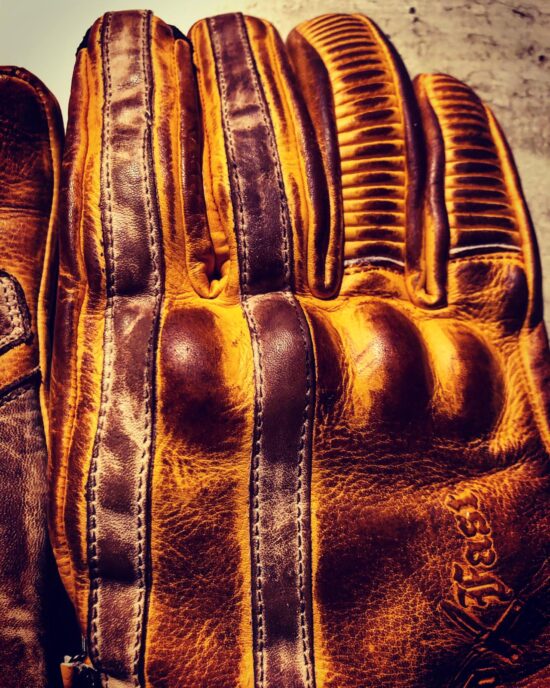 Gants-cuir-moto-le mans-1971-vintage-Holdfast-logo-dessus-main Gants-cuir-moto-le mans-1971-vintage-Holdfast-logo-dessus-main