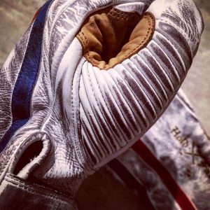 gants-cuir-moto-blanc-le mans-1971-holdfast-pouce