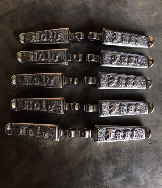 cale-pieds-gravés-hold-fast cales-pieds-harley-davidson