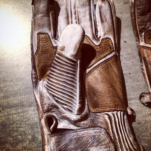 Gants Cuir blanc Ultra Patina “1971 Le Mans”