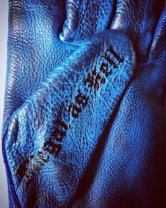 Blue-leather-gloves-kustom (1) Blue-leather-gloves-kustom (1)