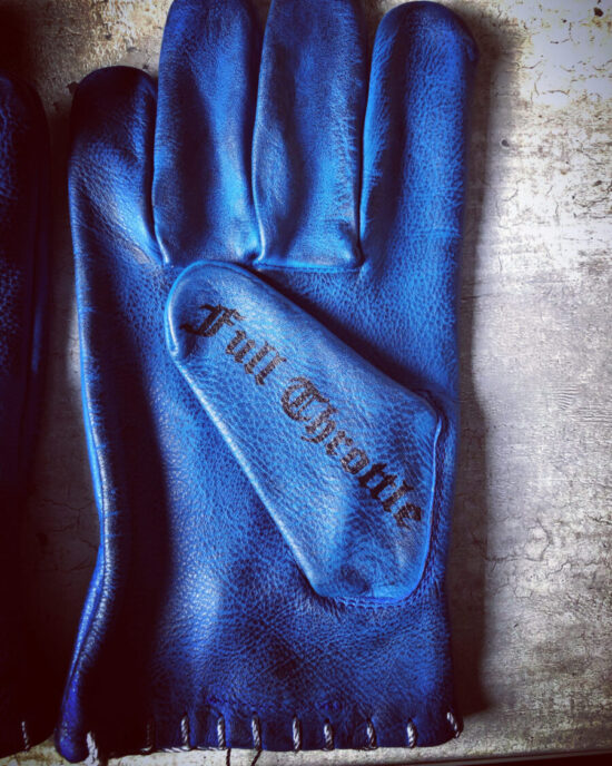 gant-cuir-bleu-tattoo-hold-fast (1) hold-fast-gloves