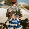 pantalon-prisonnier-denim-bleu-hold-fast-tatouage-dos