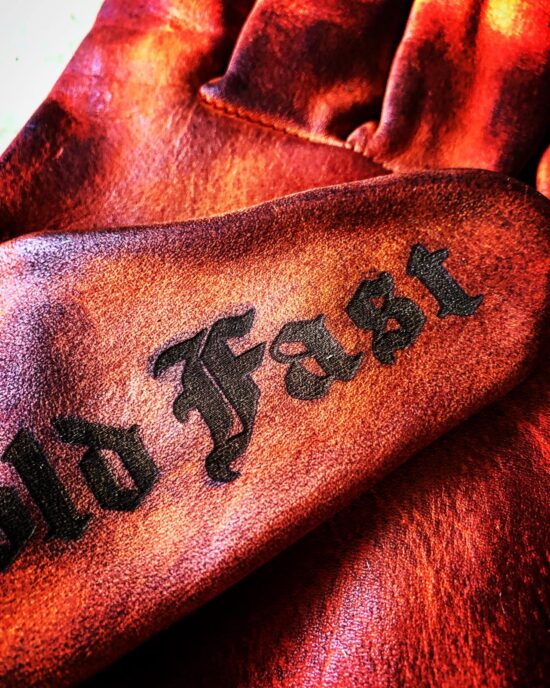 Gants moto-cuir-bobbers-vintage-old school-holdfast-rouges-France-harley davidson (8) Gants moto-cuir-bobbers-vintage-old school-holdfast-rouges-France-harley davidson-detail