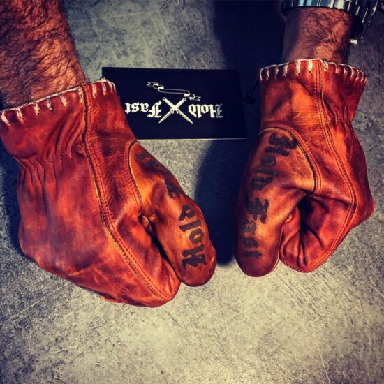 bloody-leather-gloves-hold-fast (6) bloody-leather-gloves-hold-fast (6)