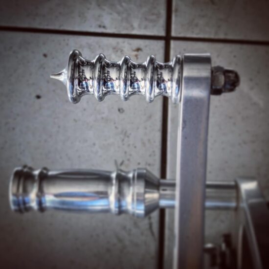 cale-pied-custom-chromé sélecteur-de-vitesse-harley-custom