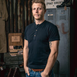 Detail Henley Pike Brothers Mojave Blue