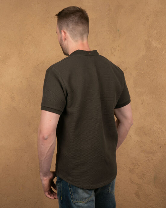 Pike Brothers 1963 Royal Polo Olive soft collar and 2-button placket Close-up of Pike Brothers 1963 Royal Polo Olive soft collar with 2-button placket