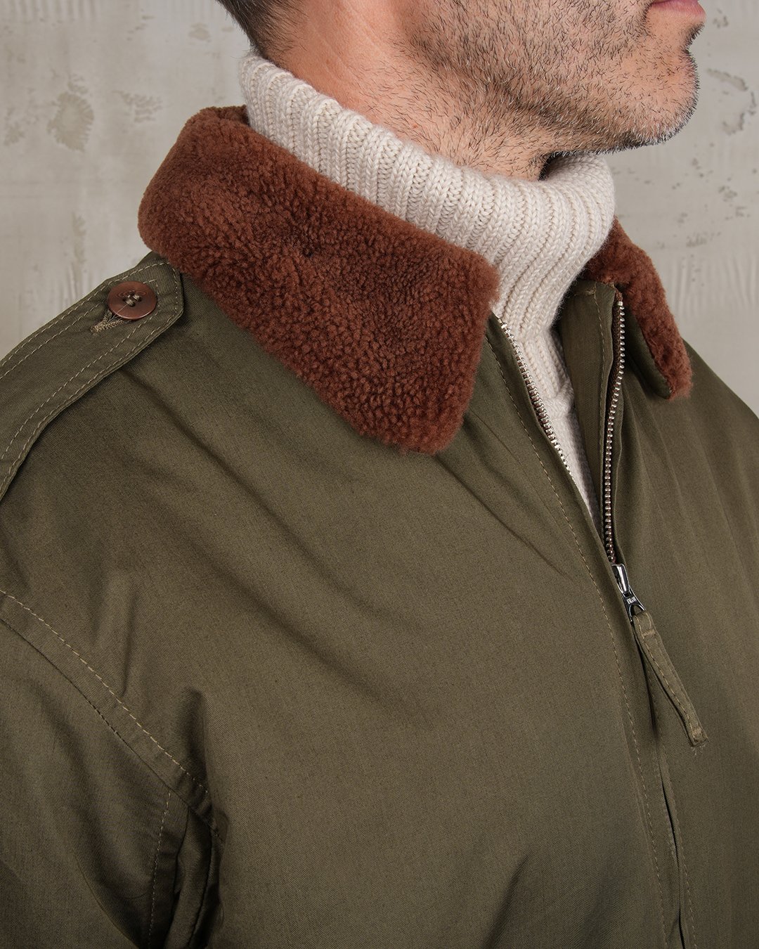 B10 Flight Jacket Olive Pike Brothers — veste vintage, porté en situation