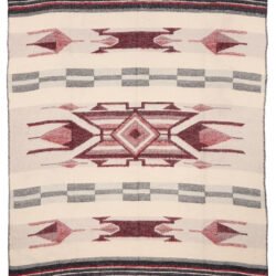 Chimayo Blanket Red Pike Brothers — couverture vintage, vue de trois quarts Chimayo Blanket Red Pike Brothers — couverture vintage, vue de trois quarts