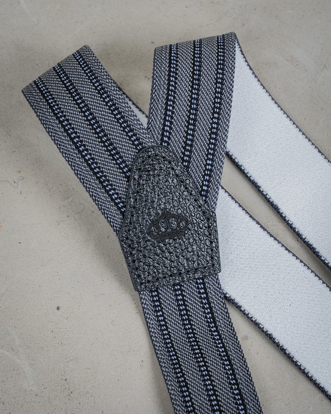 Harvester Braces Grey Pike Brothers — bretelles vintage, vue de trois quarts