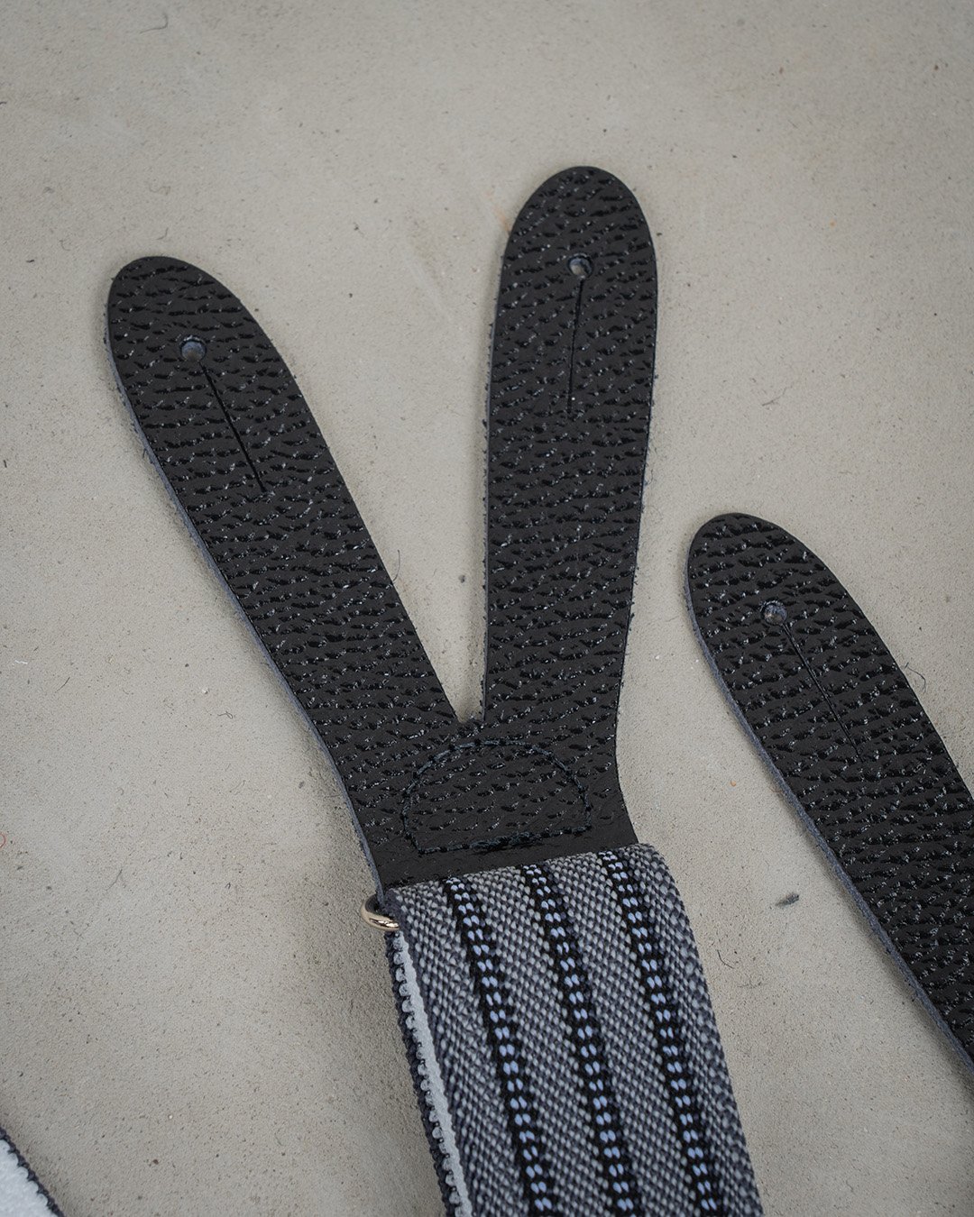 Harvester Braces Grey Pike Brothers — bretelles vintage, vue de profil