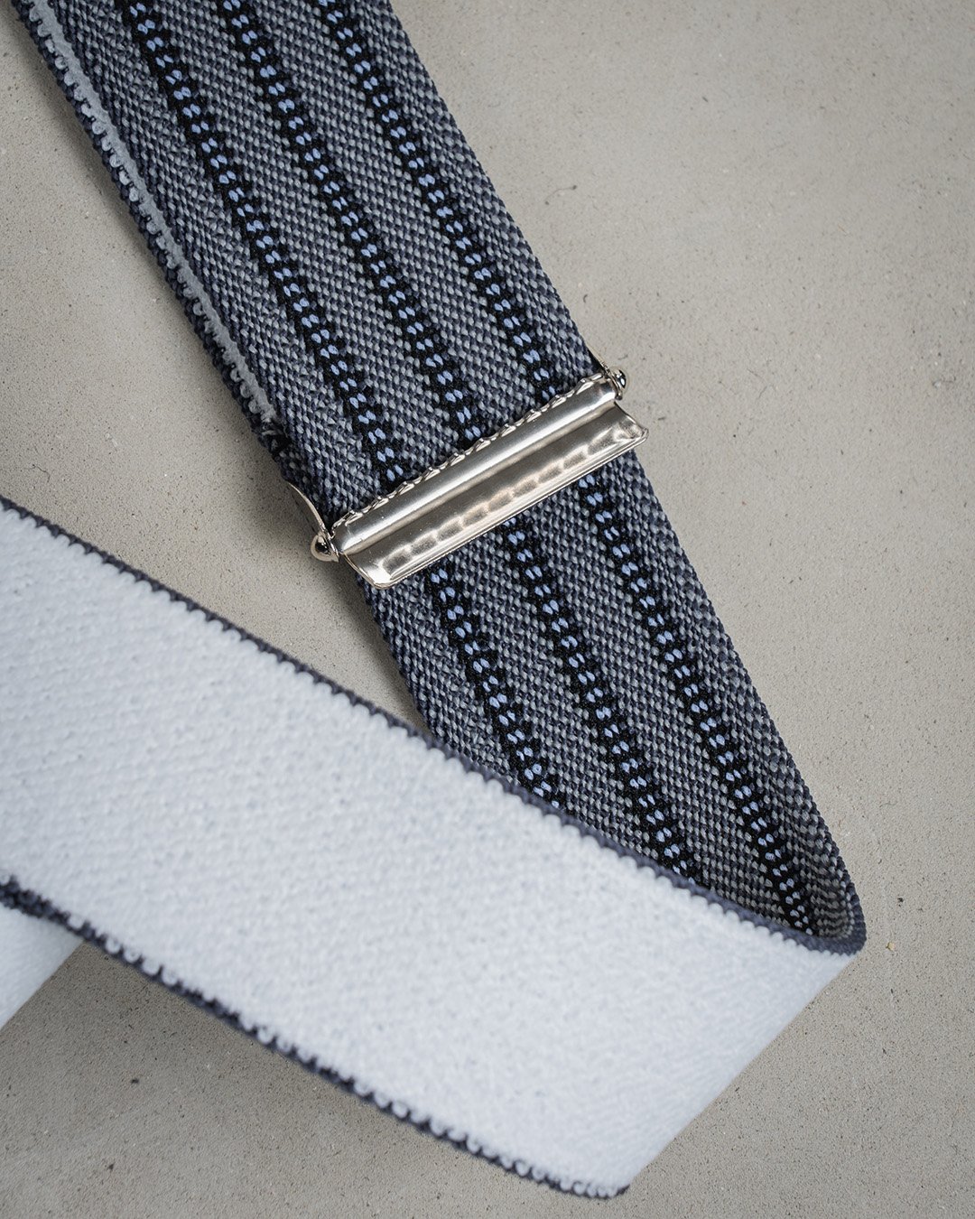 Harvester Braces Grey Pike Brothers — bretelles vintage, en situation