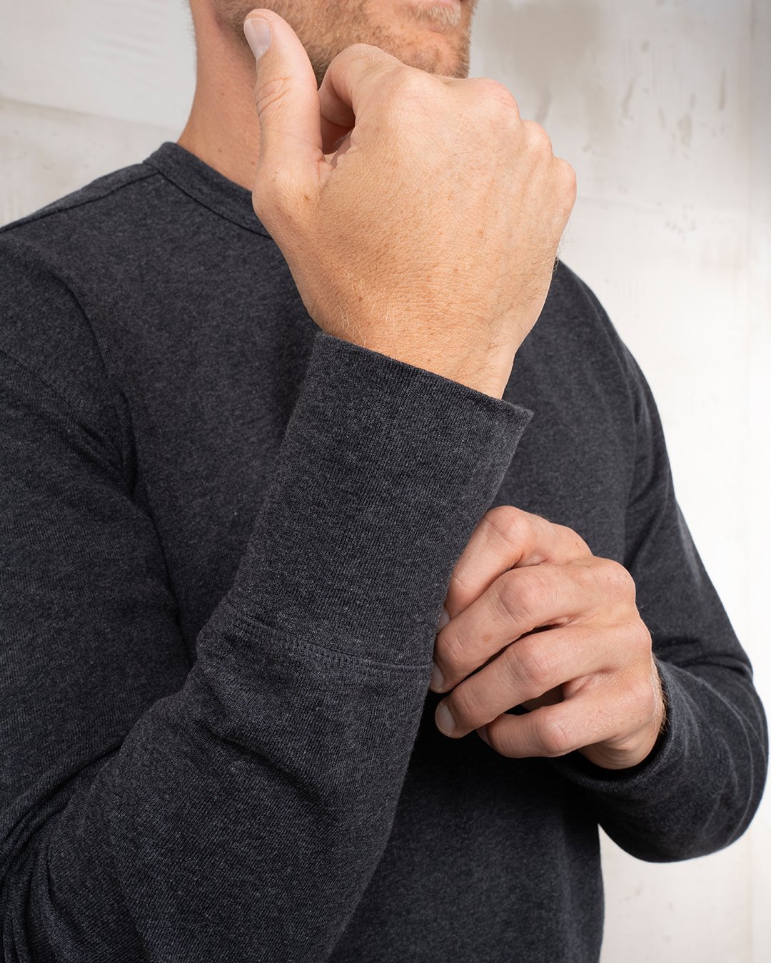 Henley Shirt Long Sleeve Pike Brothers — chemise vintage, détail des finitions