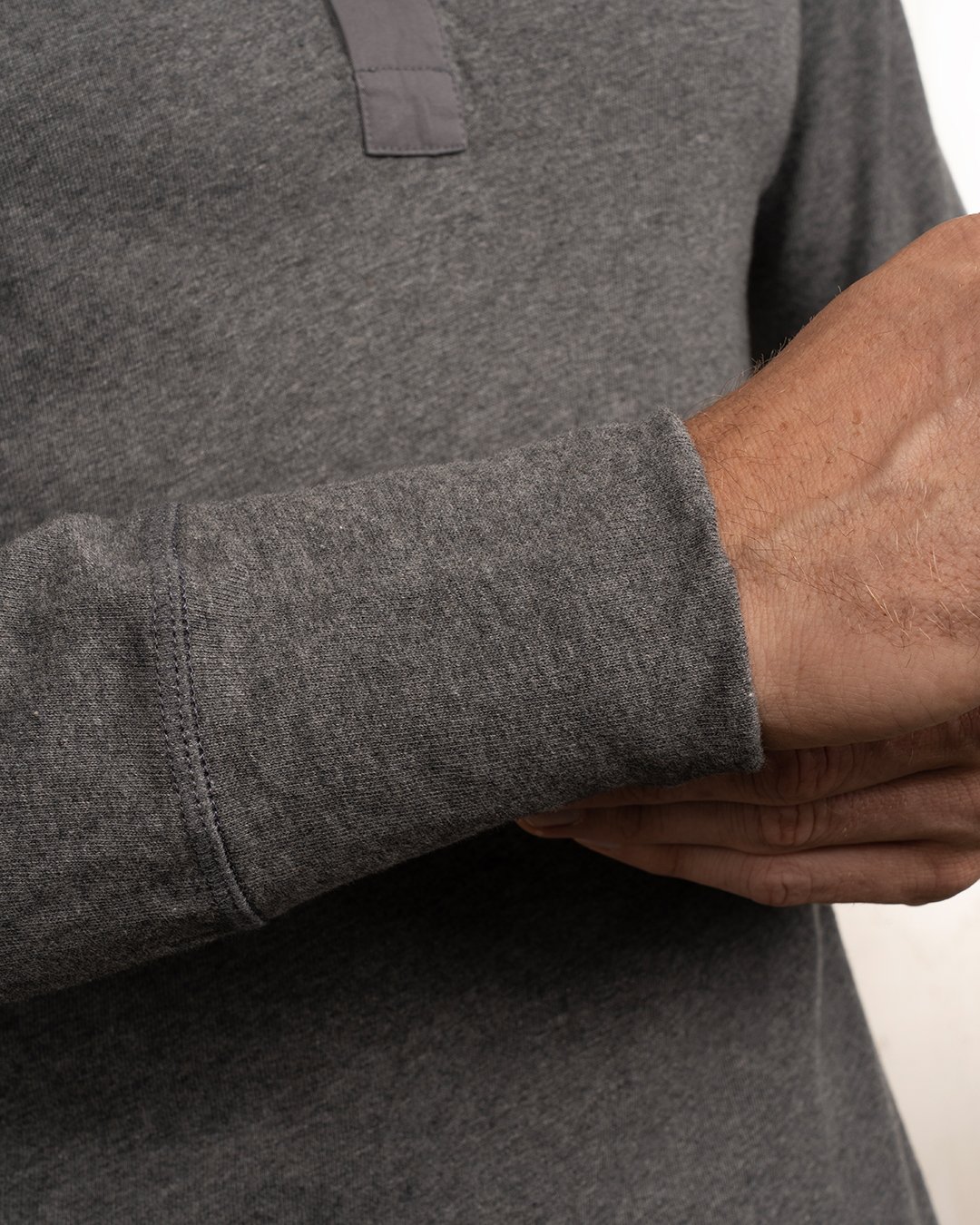 Henley Shirt Long Sleeve Pike Brothers — chemise vintage, vue de côté