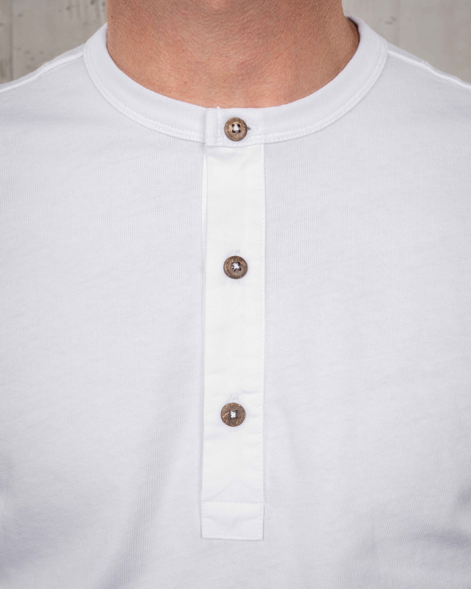 Henley Shirt Short Sleeve Pike Brothers — chemise vintage, détail des finitions