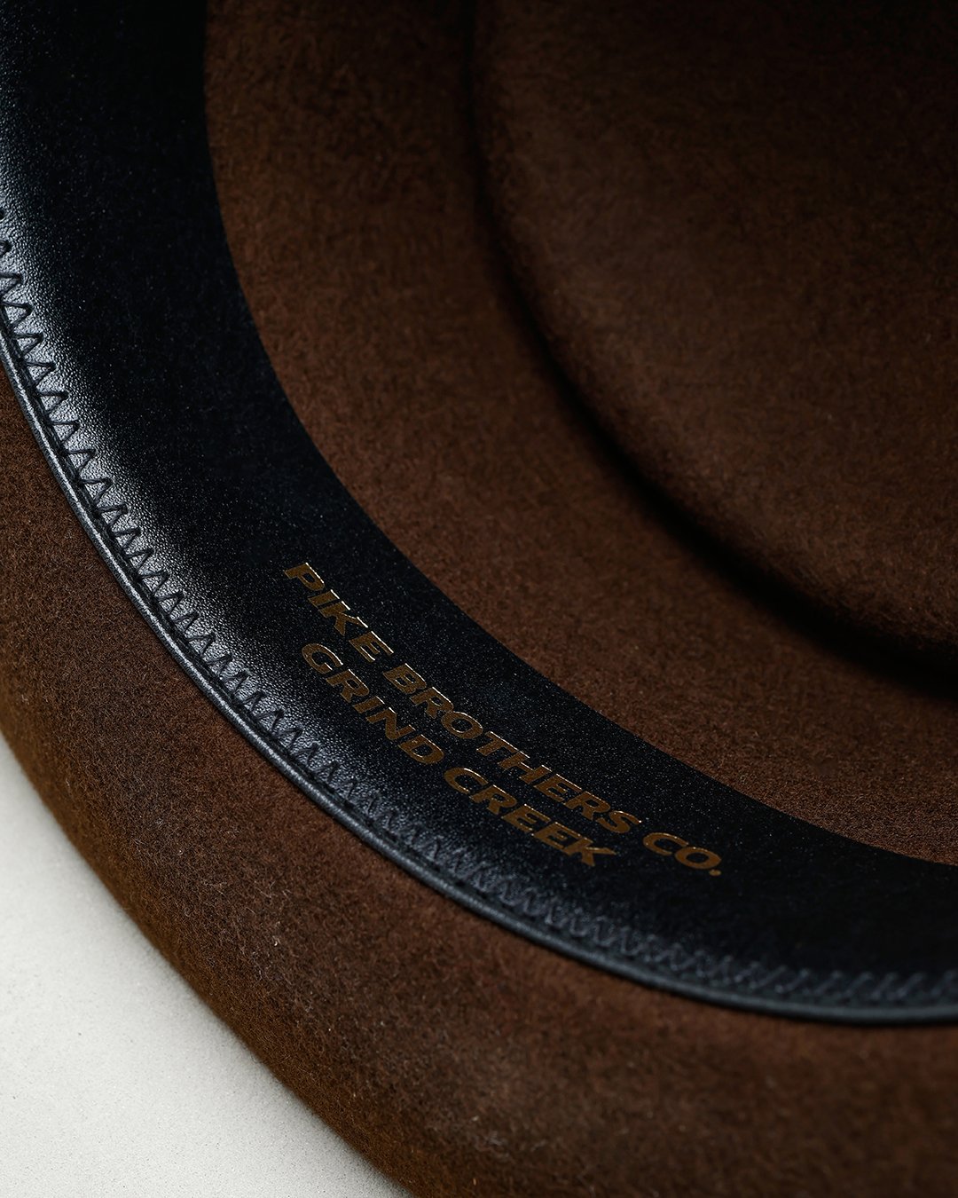 Hobbs Hat Toffee Pike Brothers — chapeau vintage, détail de la matière