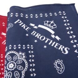 Logo Bandana Blue Pike Brothers — accessoire vintage, vue de trois quarts