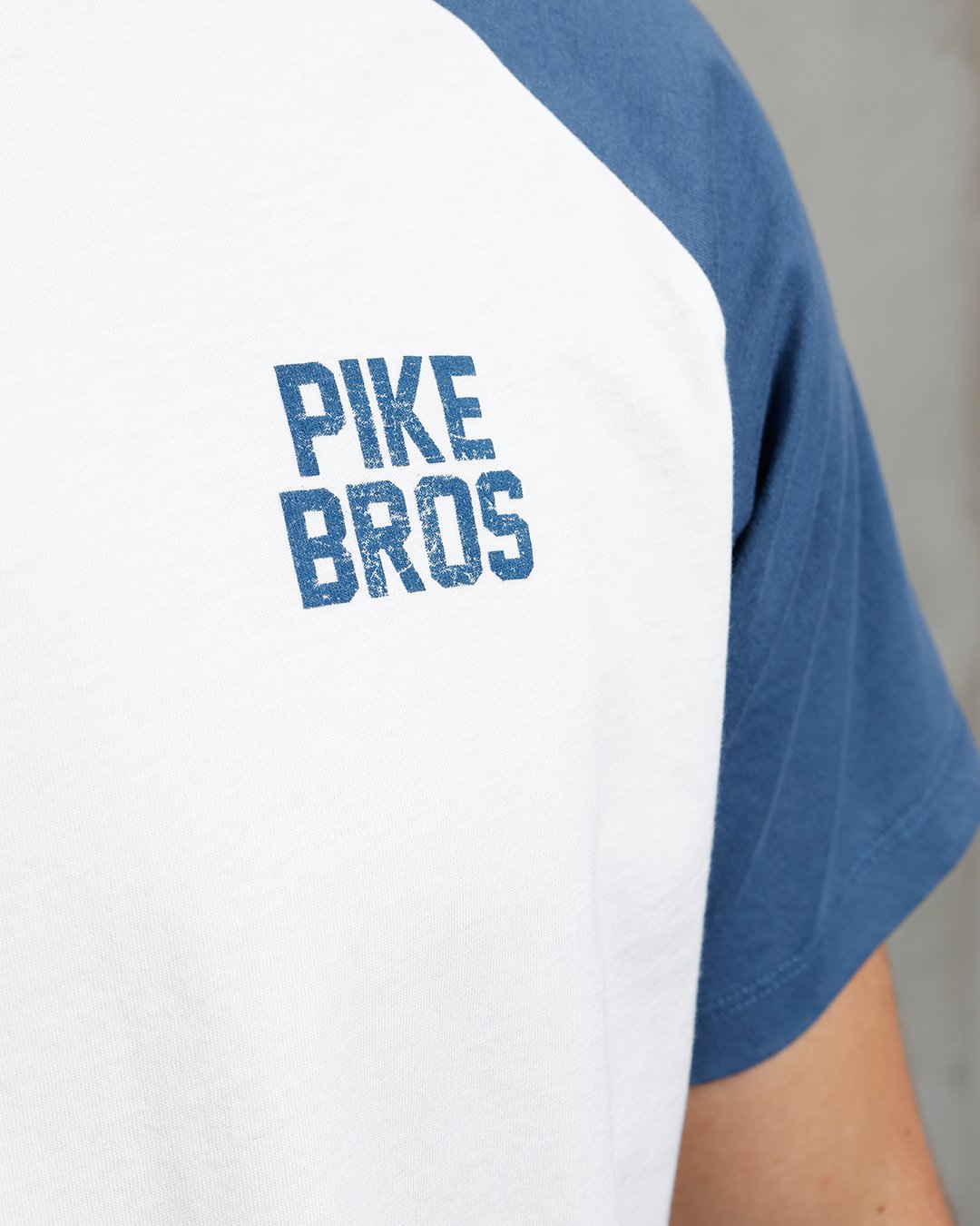 Pitcher Shirt Peralta White Pike Brothers — vintage shirt, fabric close-up