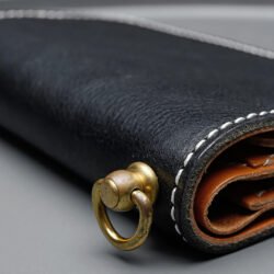Rider Wallet Seal Black Pike Brothers — portefeuille vintage, vue de trois quarts Rider Wallet Seal Black Pike Brothers — portefeuille vintage, vue de trois quarts