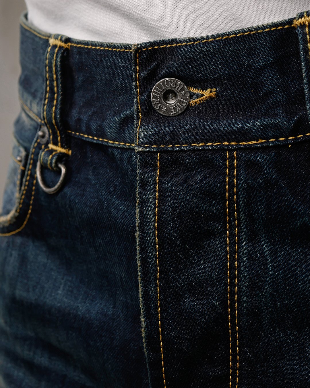Roamer Pant Indigo 105 Pike Brothers — vintage pants, fabric close-up