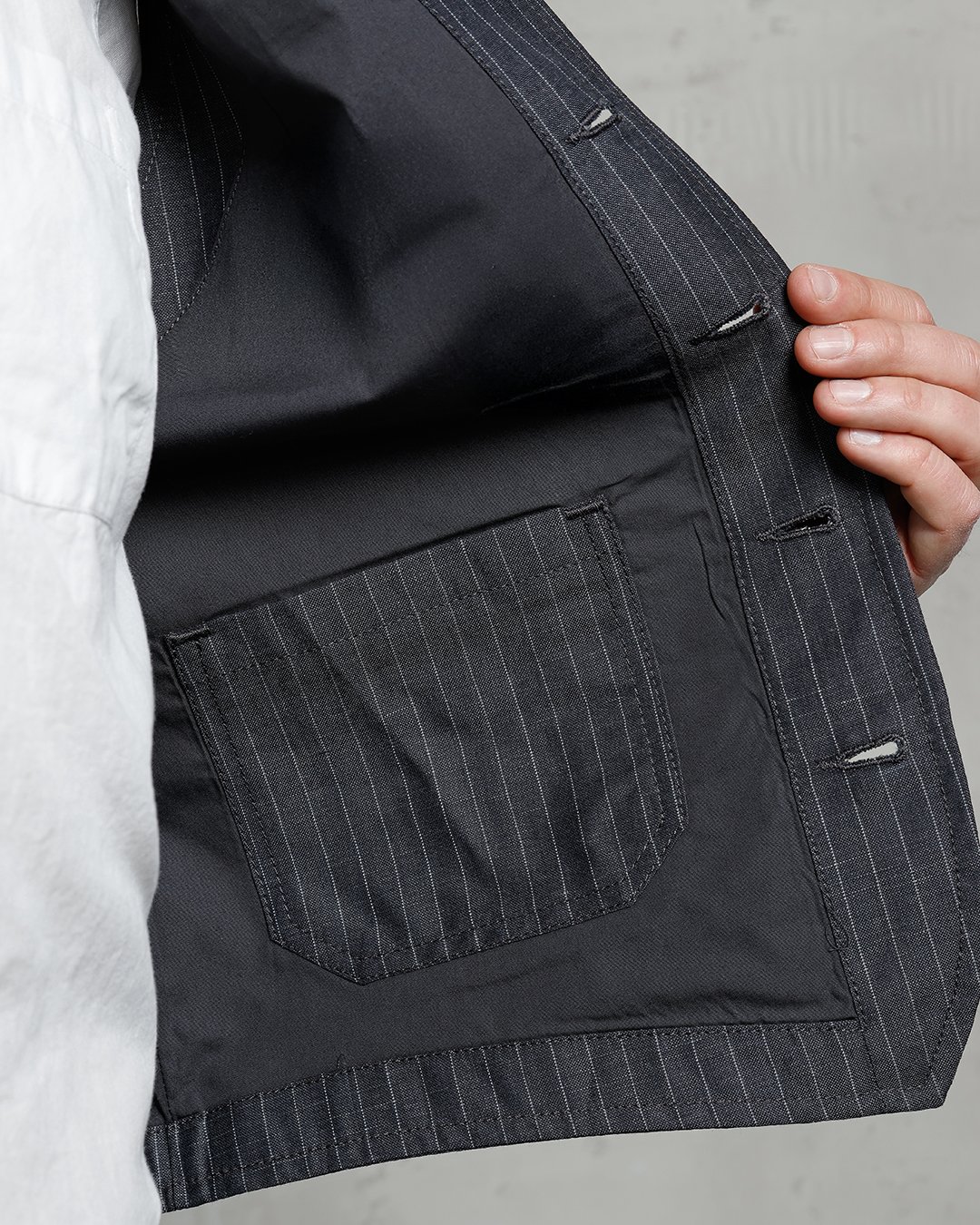 Roamer Vest Chicago Grey Pike Brothers — gilet vintage, porté en situation