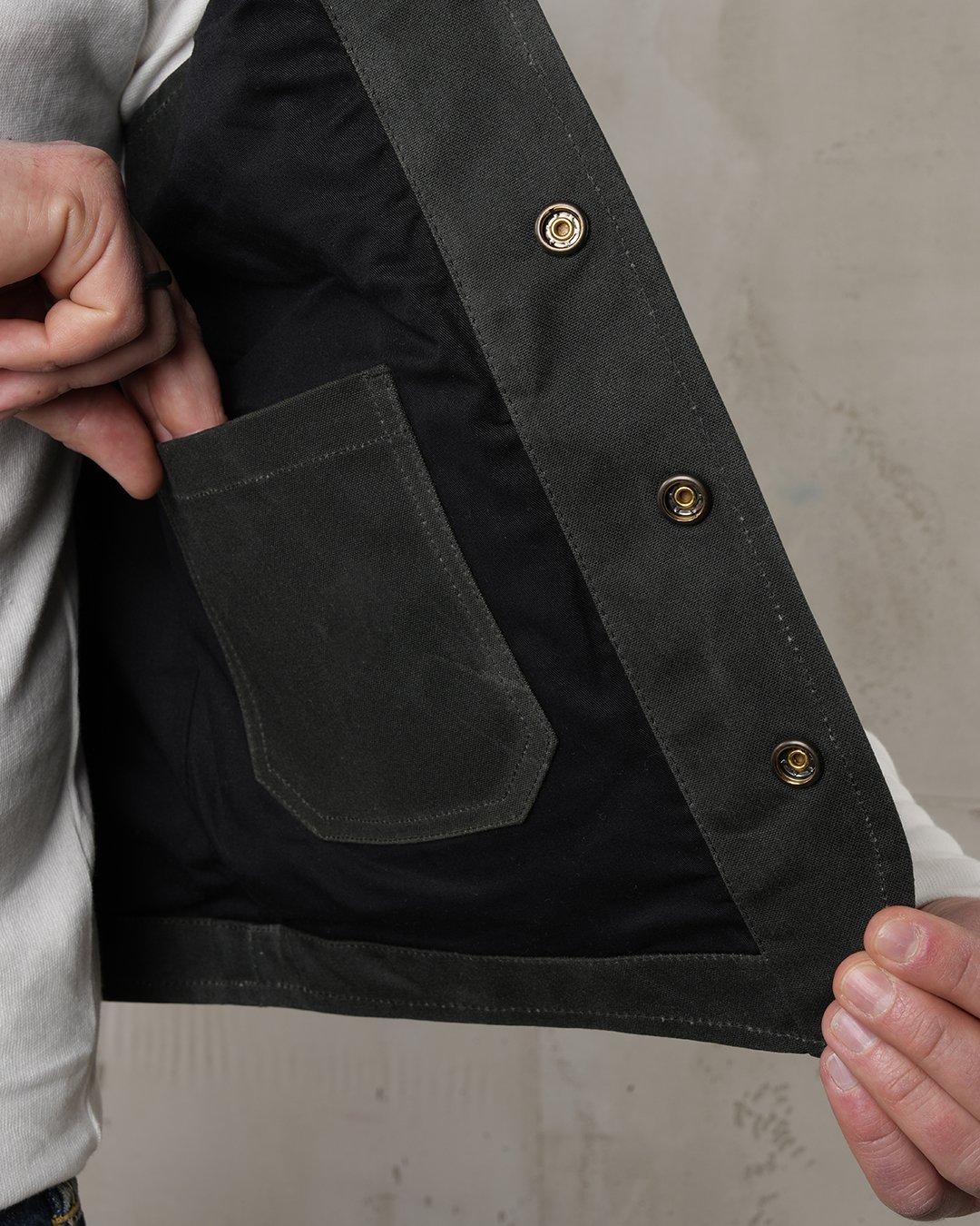 Roamer Vest Waxed Olive Pike Brothers — vintage vest, collar detail